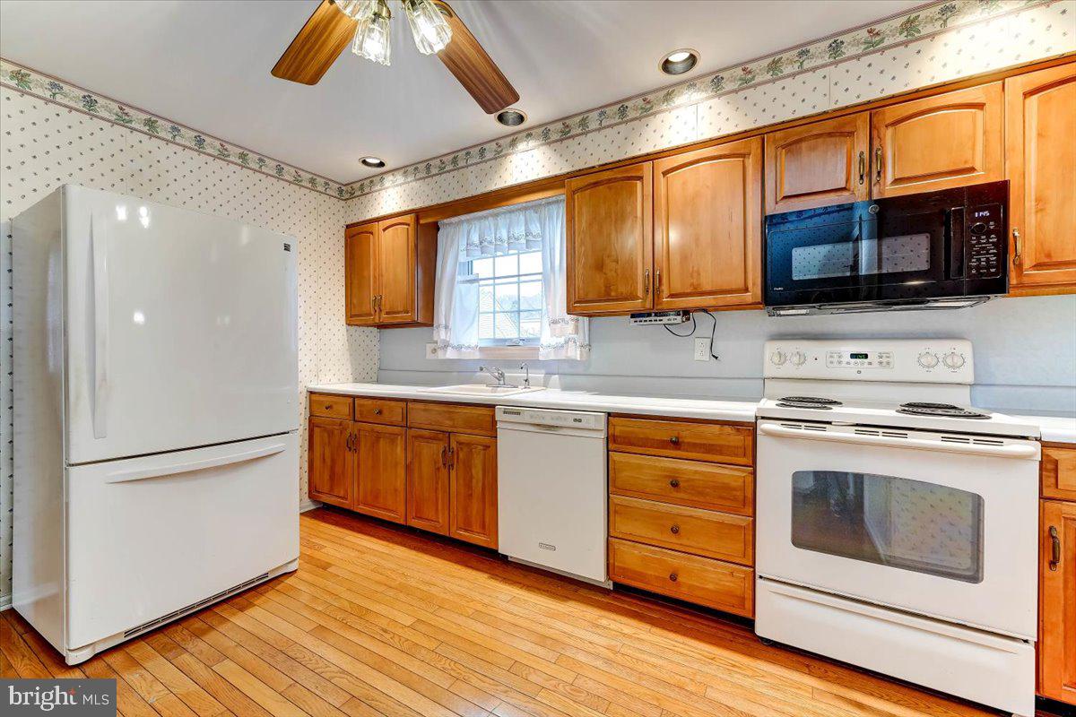 1117 Secane Road Secane, PA 19018 - Photo 10 of 30