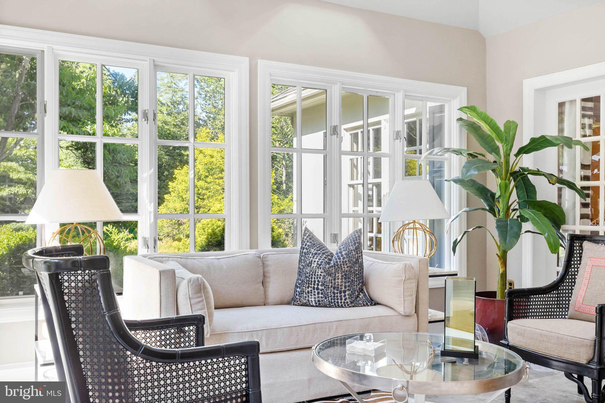 2001 Kentmere Place Wilmington, DE 19806 - Photo 19 of 54 Sunroom