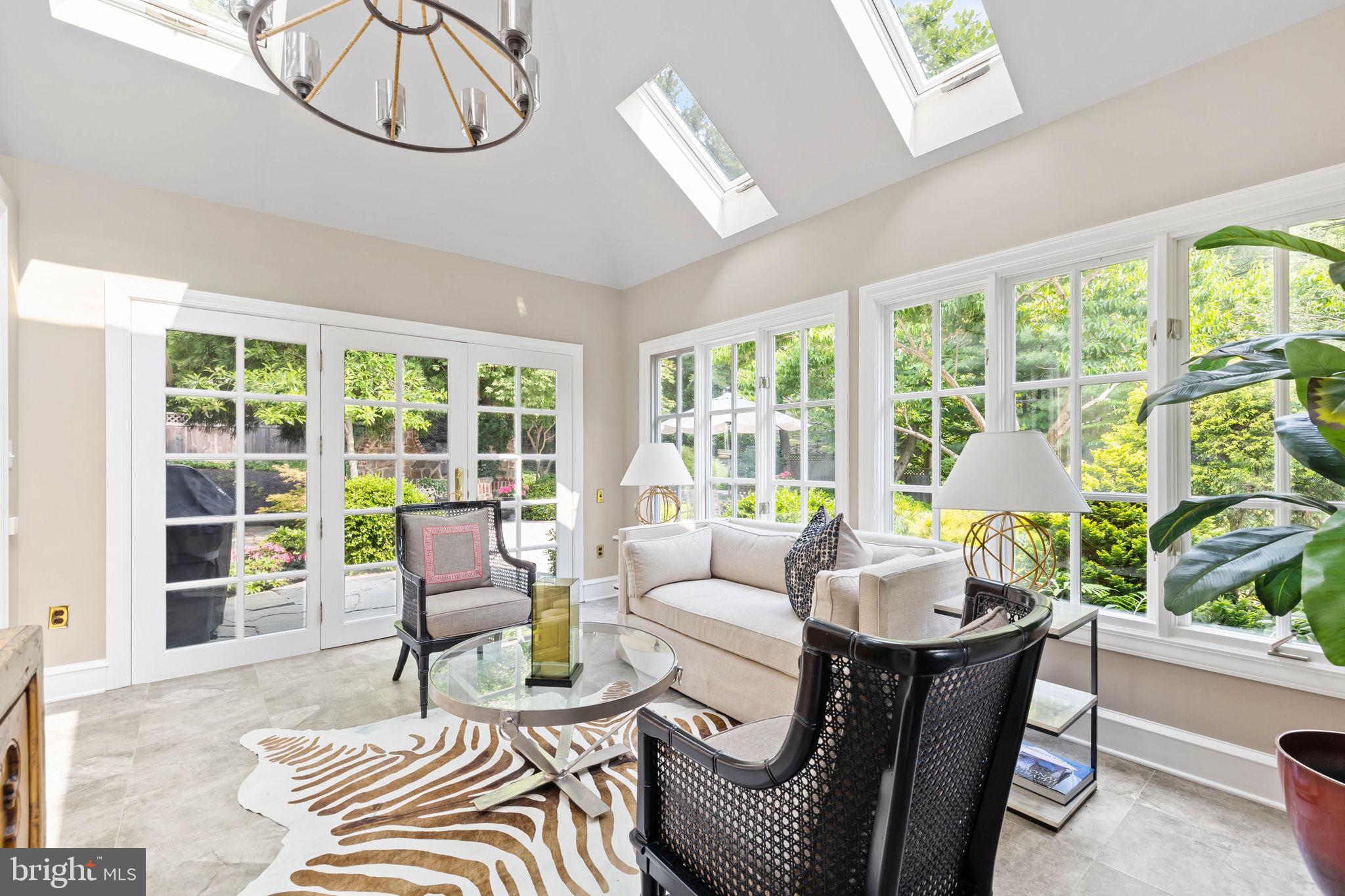 2001 Kentmere Place Wilmington, DE 19806 - Photo 20 of 54 Sunroom