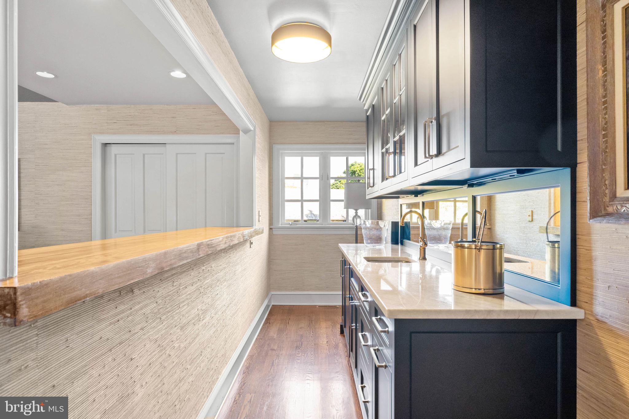 2001 Kentmere Place Wilmington, DE 19806 - Photo 27 of 54 Bar