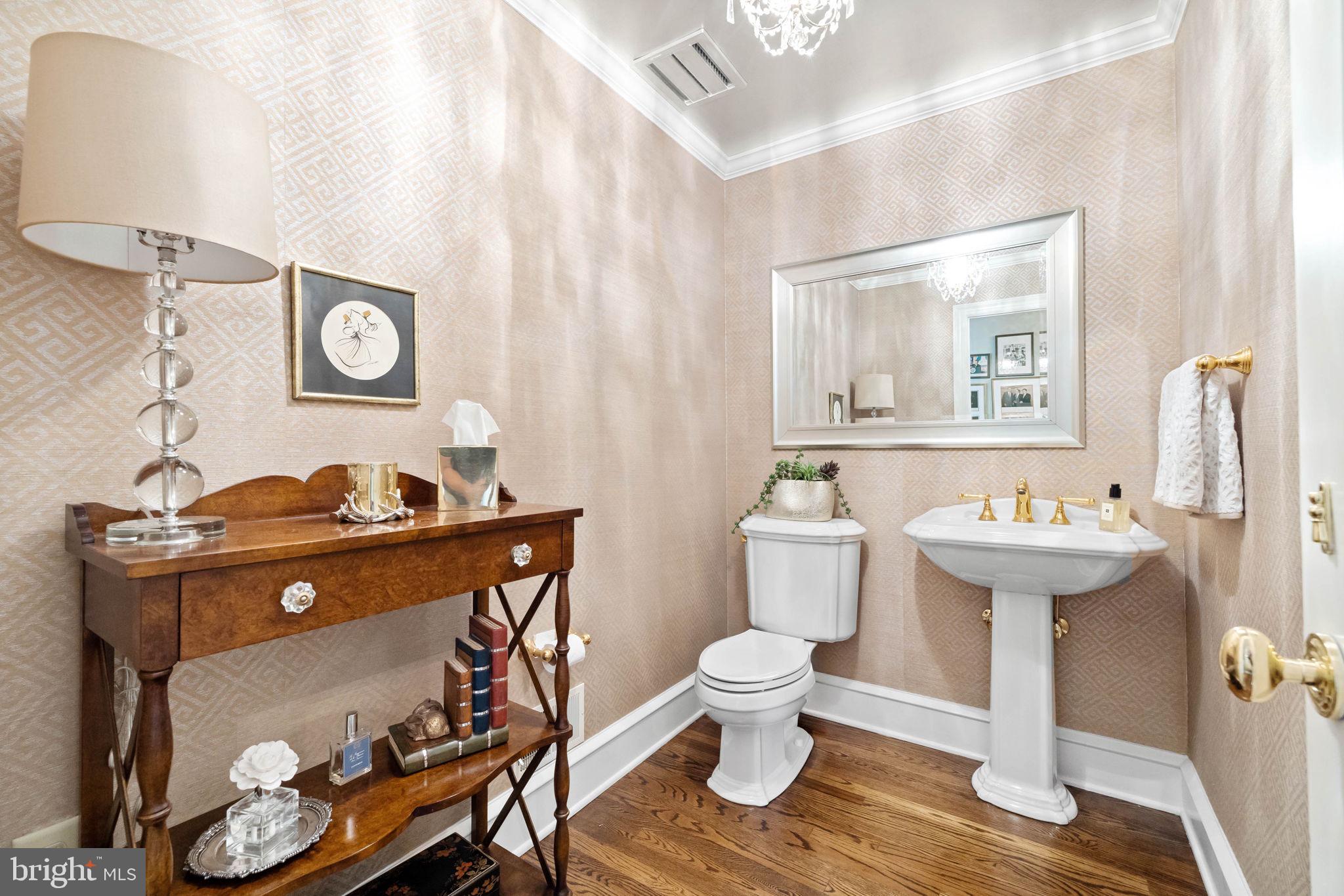 2001 Kentmere Place Wilmington, DE 19806 - Photo 28 of 54 Main Half Bath