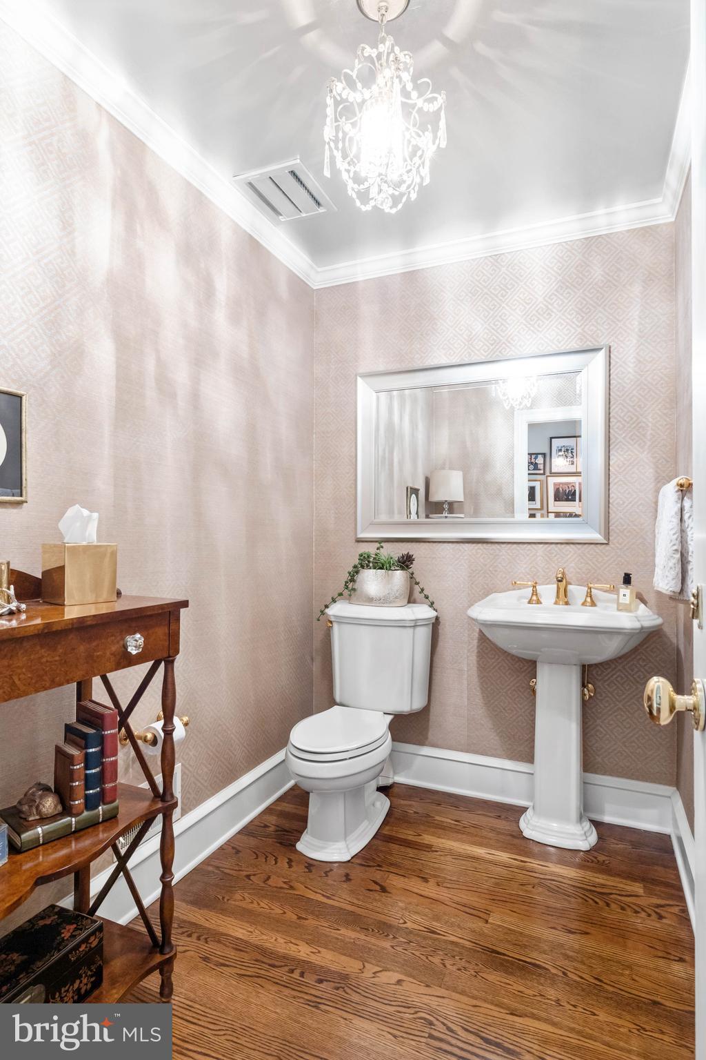 2001 Kentmere Place Wilmington, DE 19806 - Photo 29 of 54 Main Half Bath