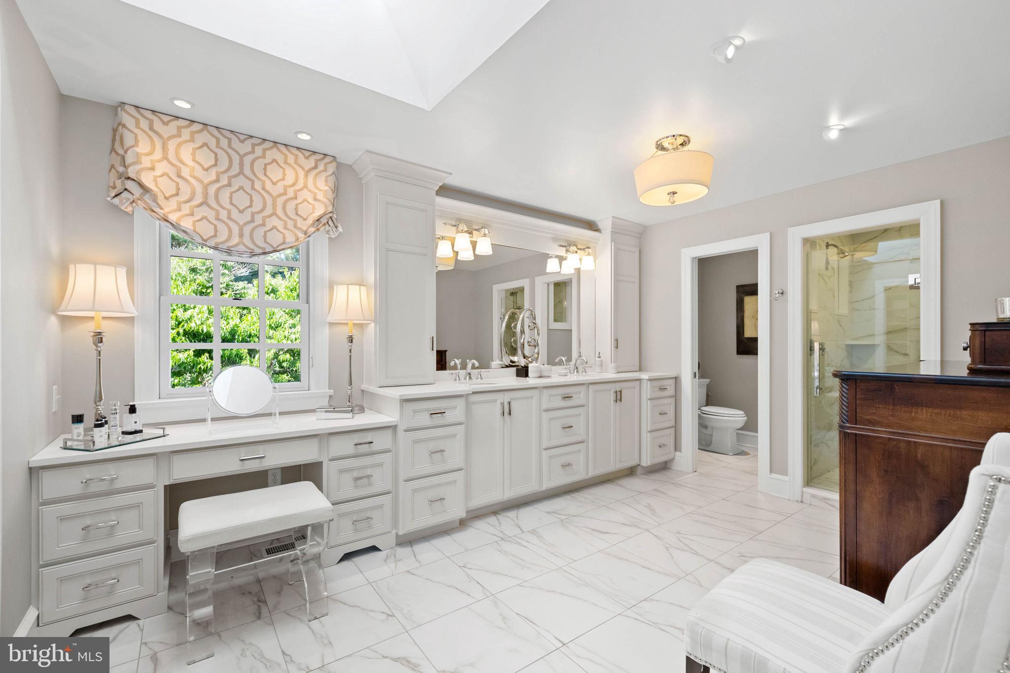 2001 Kentmere Place Wilmington, DE 19806 - Photo 35 of 54 Primary Bath