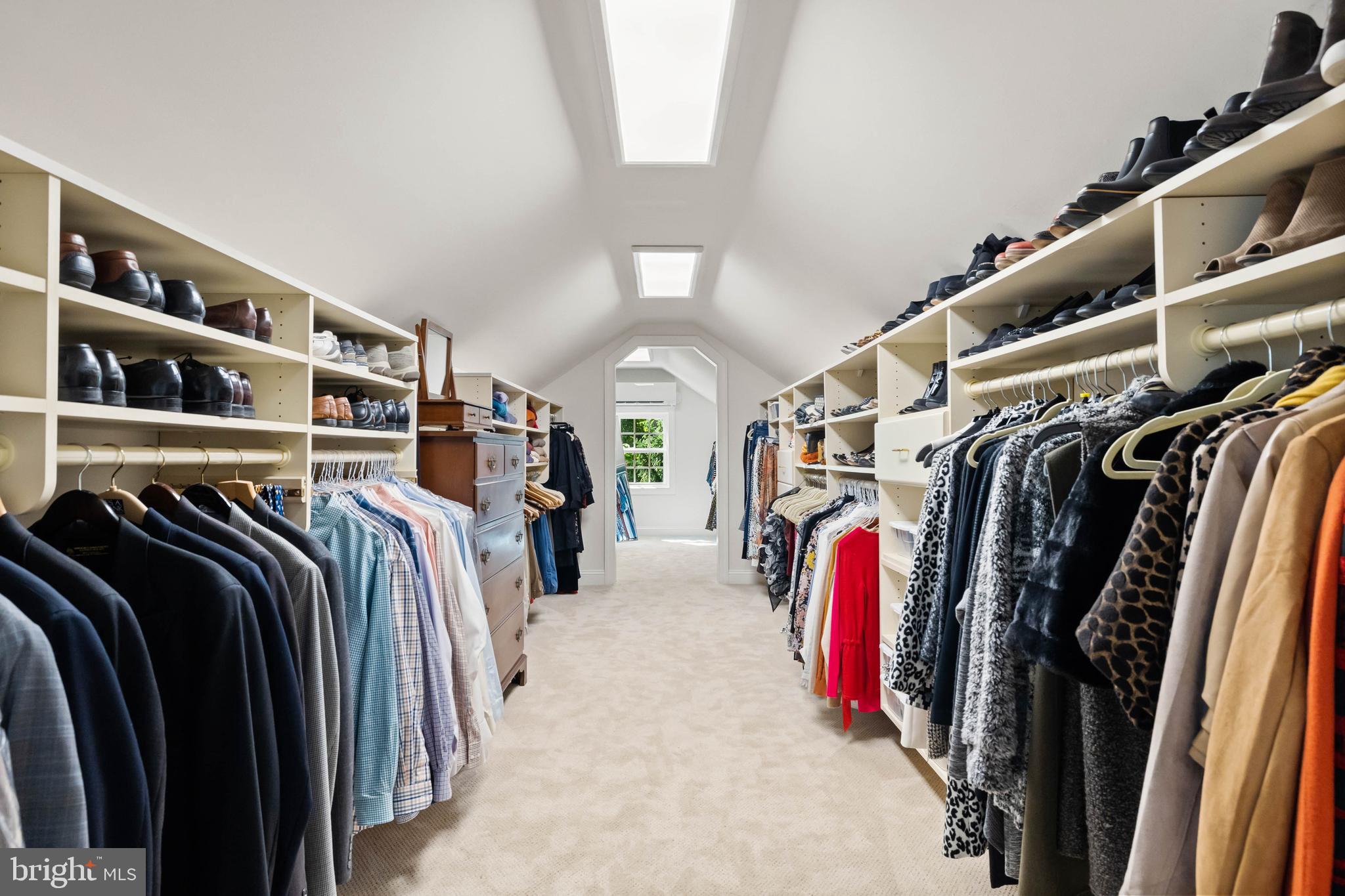 2001 Kentmere Place Wilmington, DE 19806 - Photo 37 of 54 Primary Walk-In Closet