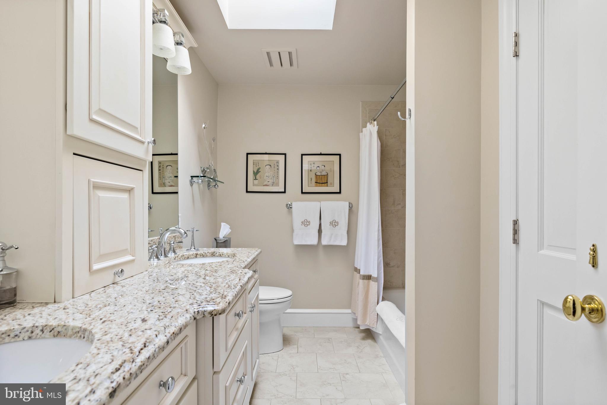 2001 Kentmere Place Wilmington, DE 19806 - Photo 41 of 54 Hall Bath