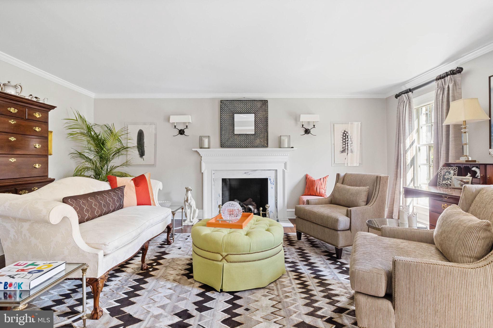 2001 Kentmere Place Wilmington, DE 19806 - Photo 8 of 54 Living Room