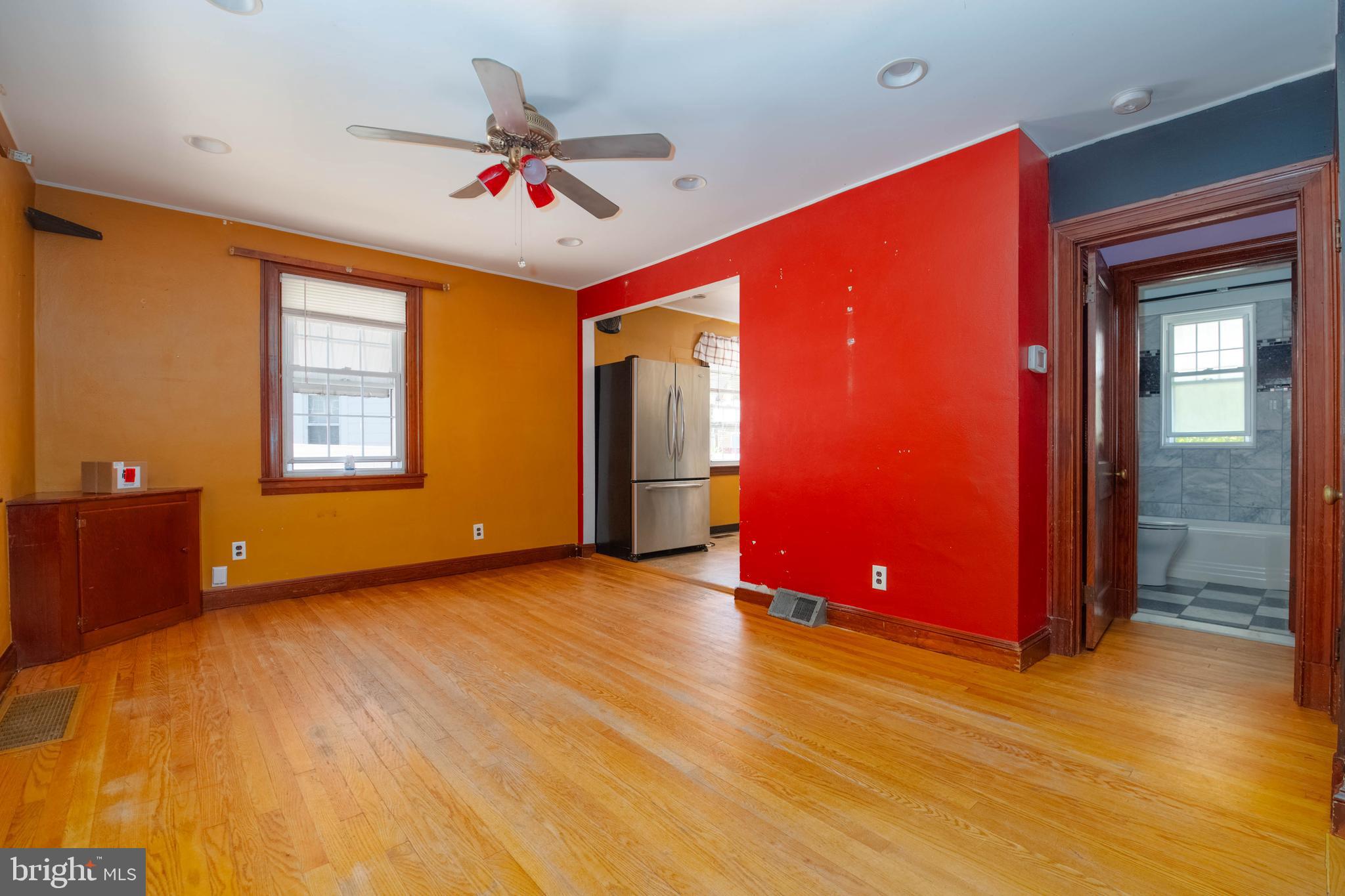18 Avenal Road Baltimore, MD 21221 - Photo 6 of 21 Living Room