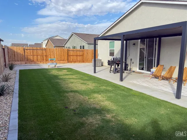 a view of a backyard of the house