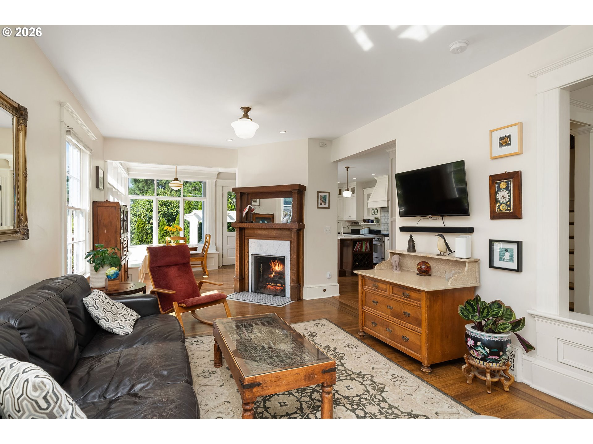 2127 Southwest Elm Street Portland, OR 97201 - Photo 10 of 48 Living Room