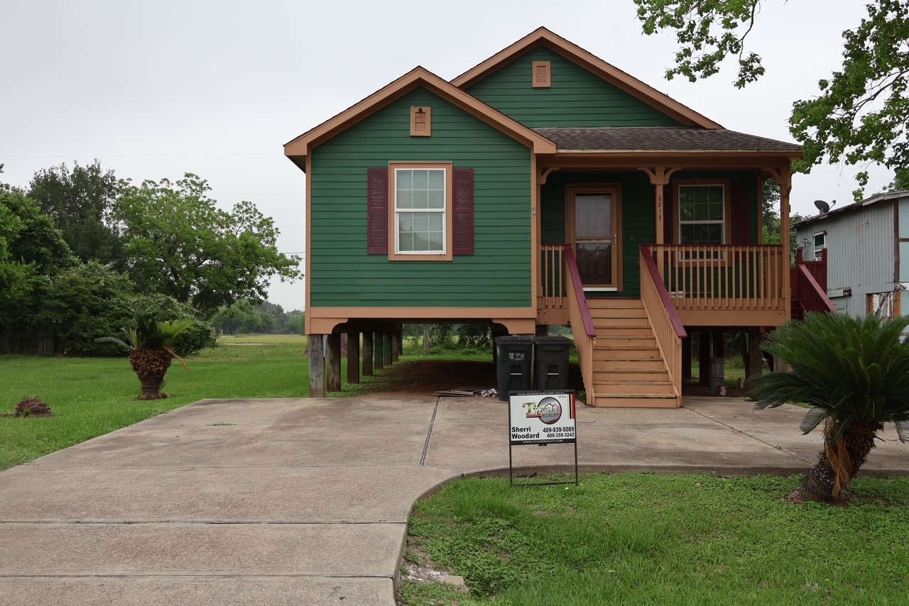 6717 Hawthorne Road Hitchcock, TX 77563 - Photo 3 of 21
