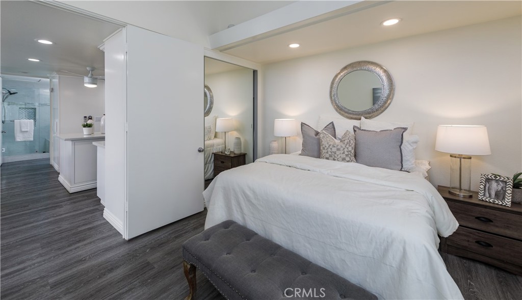 13280 St Andrews Drive, Unit 256A Seal Beach, CA 90740 - Photo 9 of 21 a bedroom with a bed and a lamp