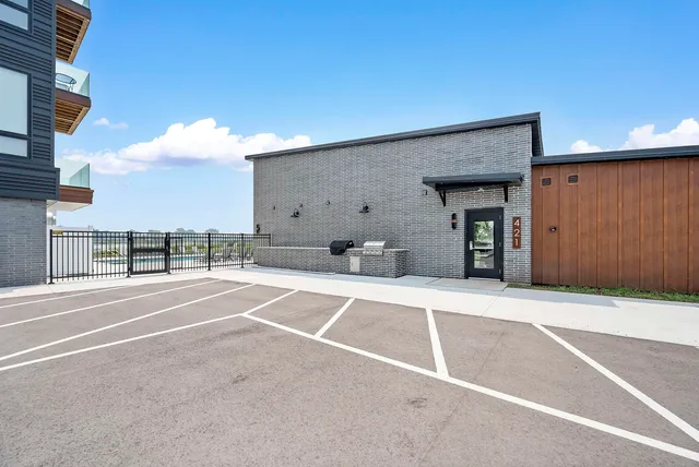 $1,300,000 | 433 Aldon Circle, Unit 404, Ashwaubenon, WI 54304