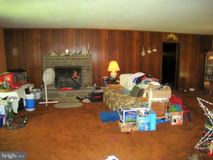 6411 Quinn Road Frederick, MD 21701 - Photo 5 of 8 Living Room