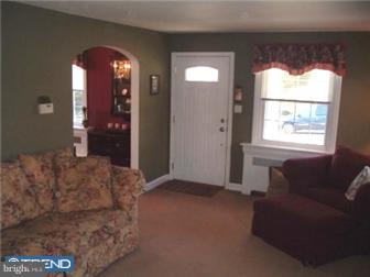 511 Arbor Road Cheltenham, PA 19012 - Photo 3 of 11 Living Room