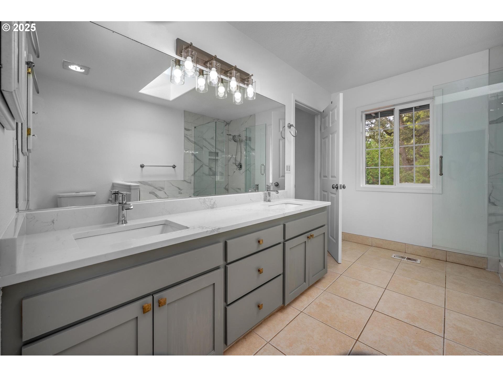 6512 Southwest Taylors Ferry Road Portland, OR 97223 - Photo 23 of 29