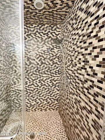 $455,000 | 20 Laurel Court, Gouldsboro, PA 18424