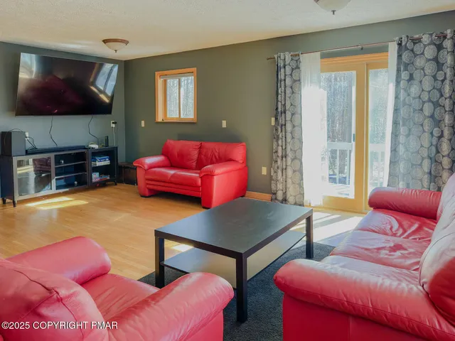 $455,000 | 20 Laurel Court, Gouldsboro, PA 18424