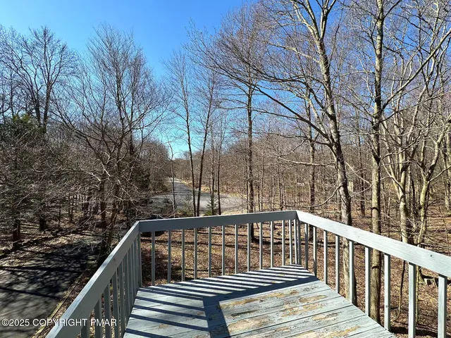 $455,000 | 20 Laurel Court, Gouldsboro, PA 18424