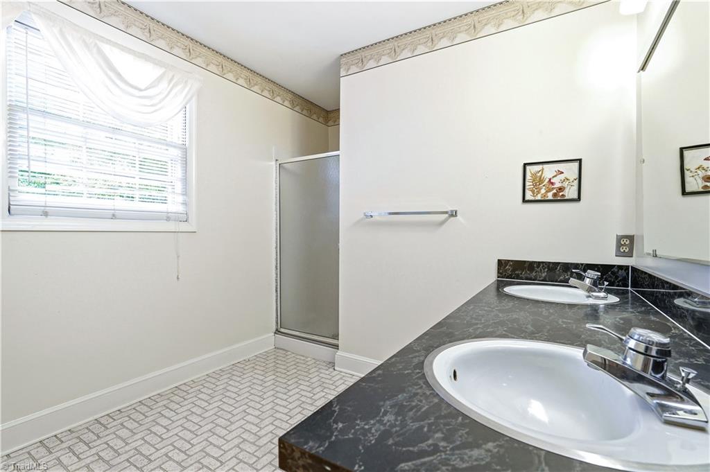 612 Hertford Road Winston-Salem, NC 27104 - Photo 31 of 49
