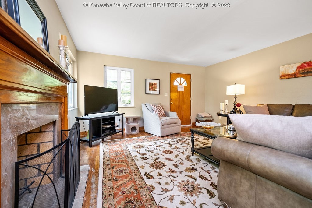 1835 Loudon Heights Road Charleston, WV 25314 - Photo 5 of 37 Gallery Image 5