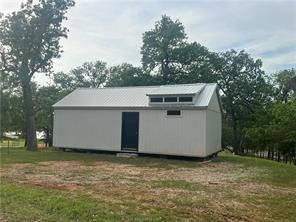 908 Lcr 908 Jewett, TX 75846 - Photo 2 of 15 a view of a backyard