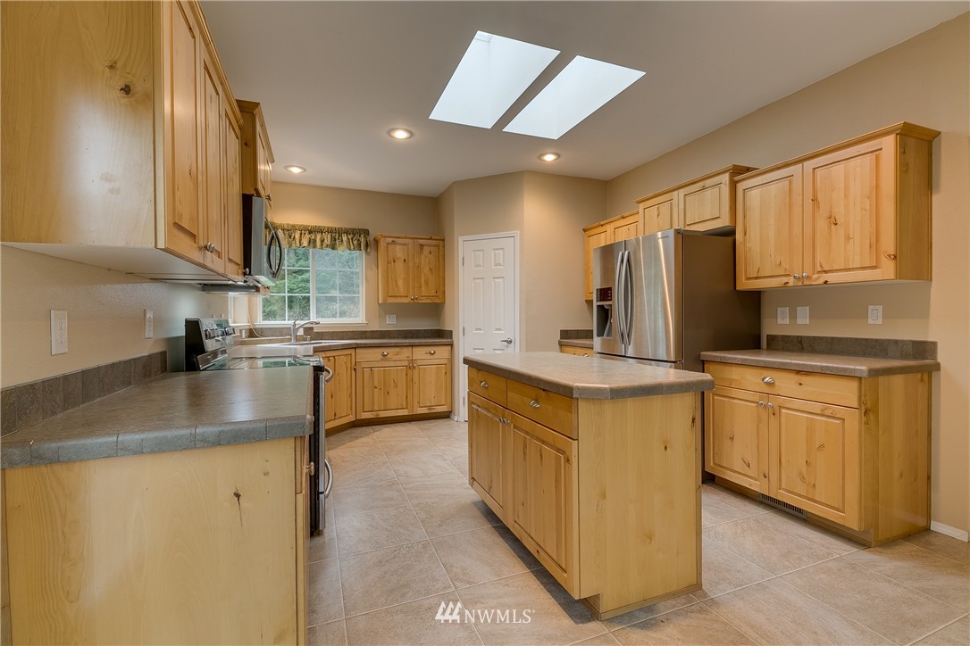 16103 Mountain View Road Mount Vernon, WA 98274 - Photo 3 of 21 Gallery Image 3