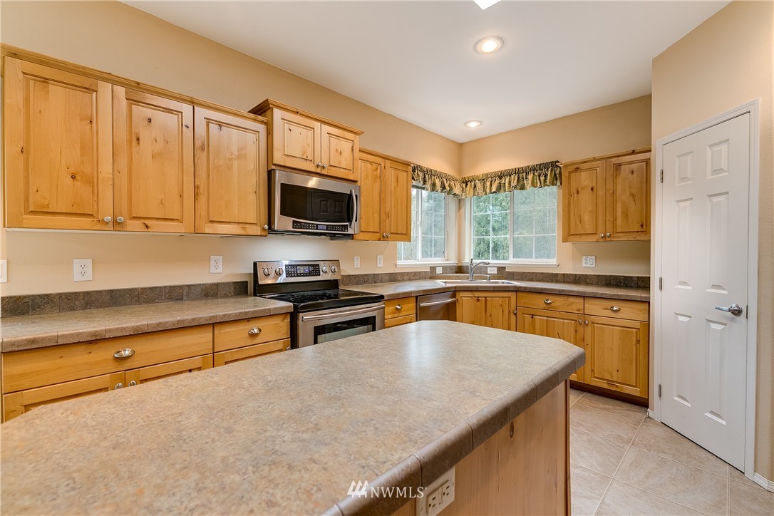 16103 Mountain View Road Mount Vernon, WA 98274 - Photo 4 of 21 Gallery Image 4