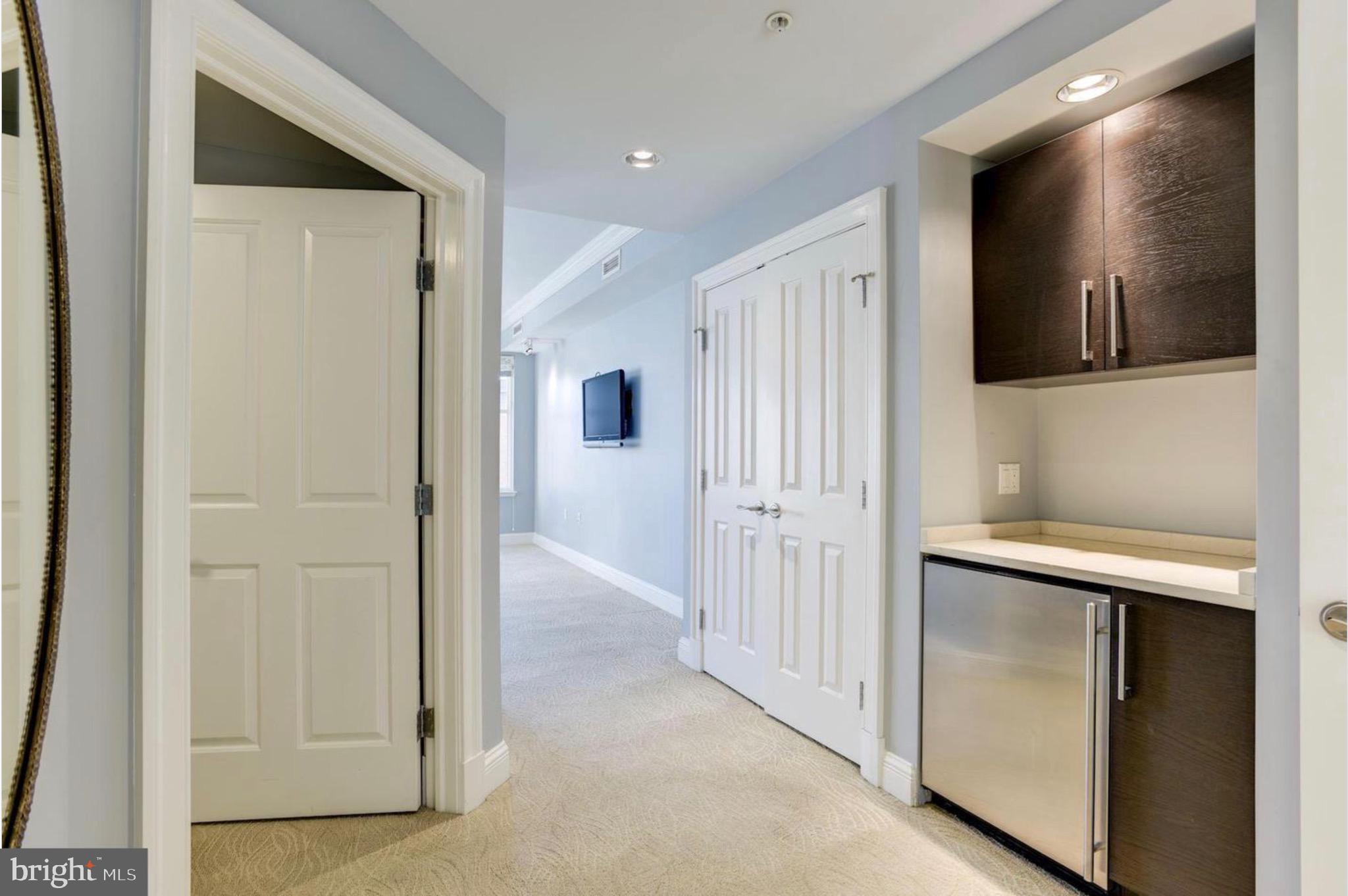 801 Key Highway, Unit 413 Baltimore, MD 21230 - Photo 25 of 40 a view of a hallway with two rooms