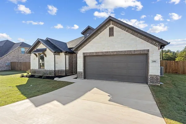 $369,900 | 2106 Briarwood Drive, Bridgeport, TX 76426