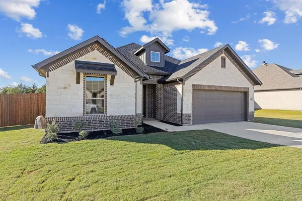 $369,900 | 2106 Briarwood Drive, Bridgeport, TX 76426