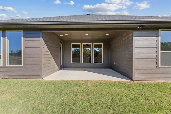 $369,900 | 2106 Briarwood Drive, Bridgeport, TX 76426