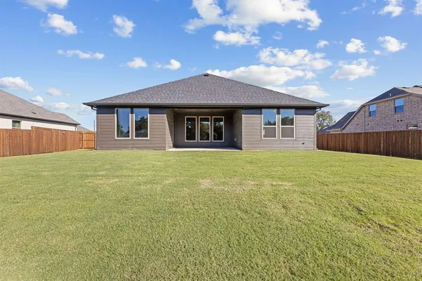 $369,900 | 2106 Briarwood Drive, Bridgeport, TX 76426