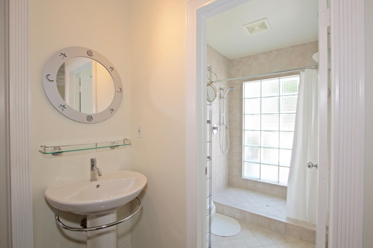 1495 Northeast 4th Court Boca Raton, FL 33432 - Photo 11 of 26 IMG_0544