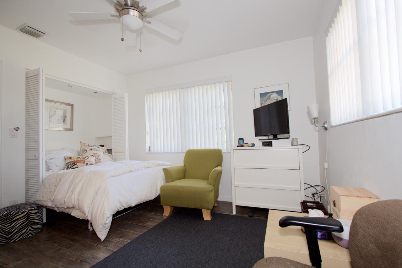 1495 Northeast 4th Court Boca Raton, FL 33432 - Photo 18 of 26 IMG_0499