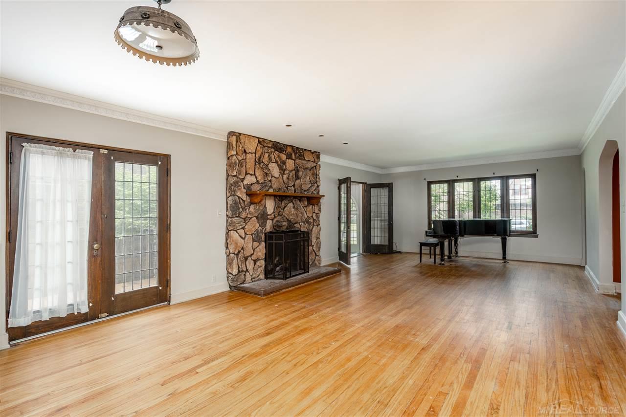 816 Bedford Road Grosse Pointe, MI 48230 - Photo 12 of 37 31396765-11.JPG