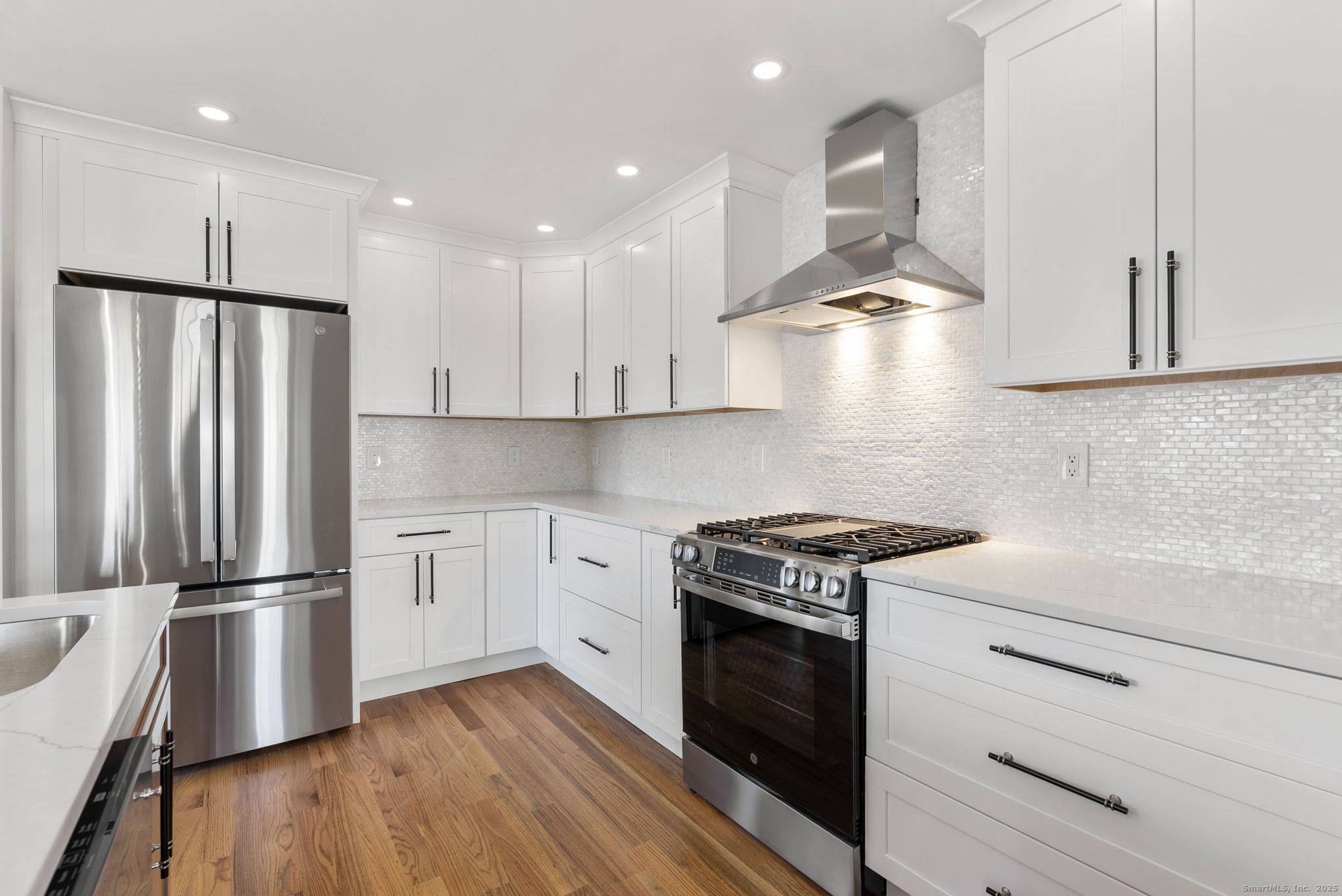 23 Clinton Avenue Old Saybrook, CT 06475 - Photo 11 of 34