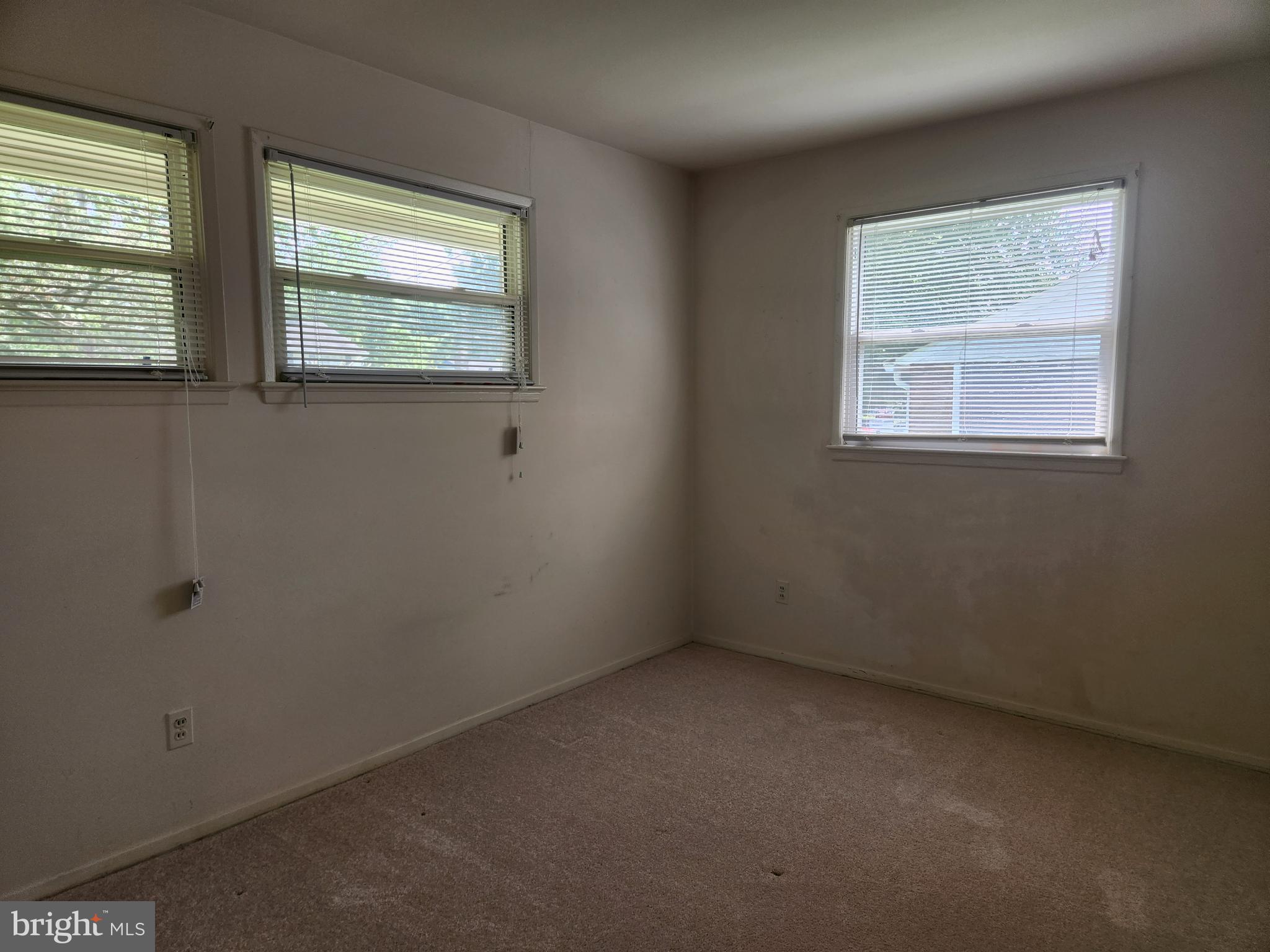 7510 Hogarth Street Springfield, VA 22151 - Photo 37 of 47 Bedroom 1, corner windows