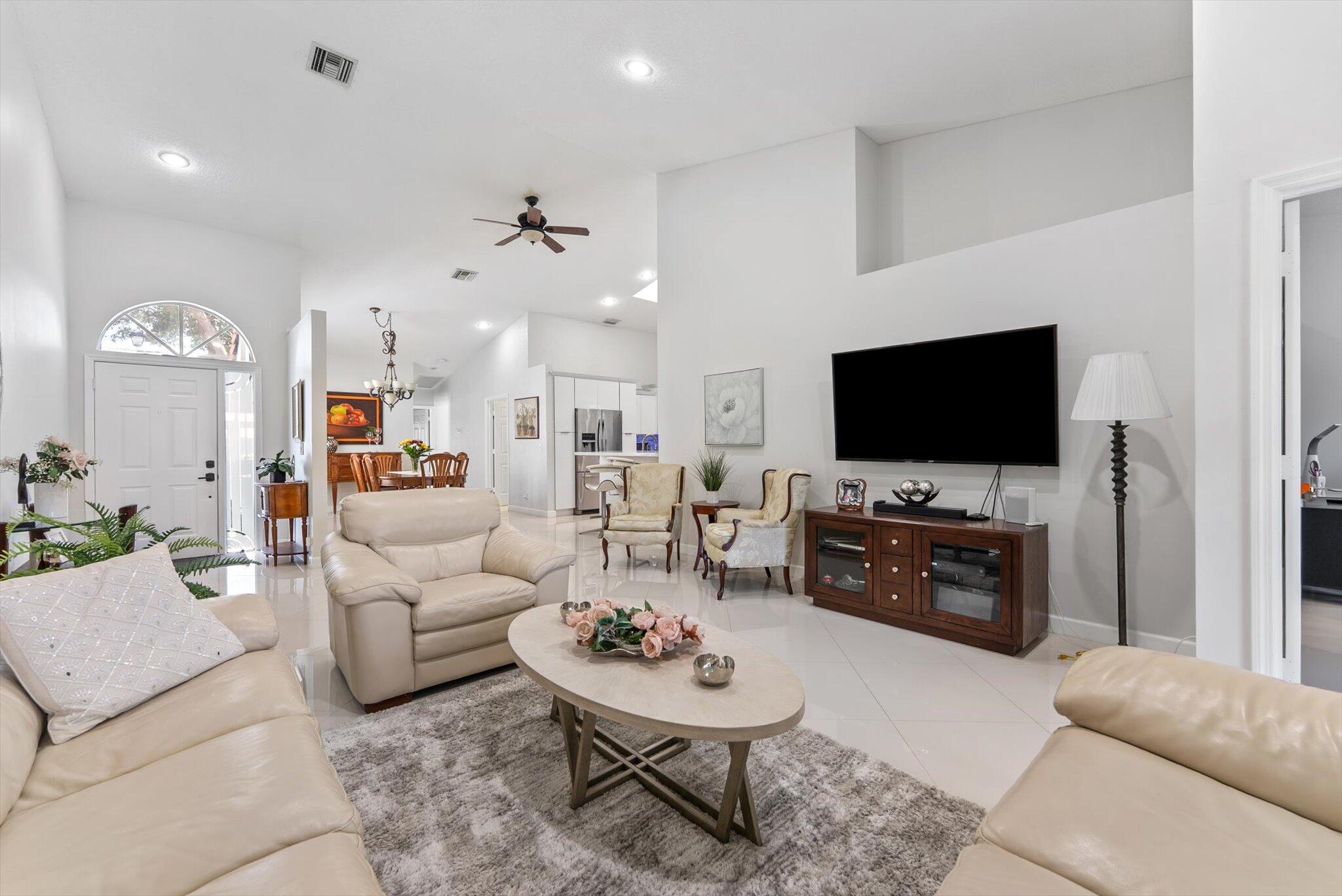 8237 Vía Di Veneto Boca Raton, FL 33496 - Photo 12 of 37 14-15