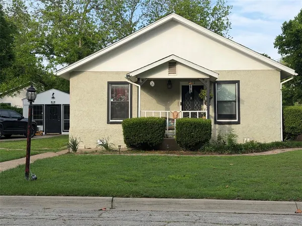 $185,000 | 511 North Wood Street, Cleburne, TX 76033