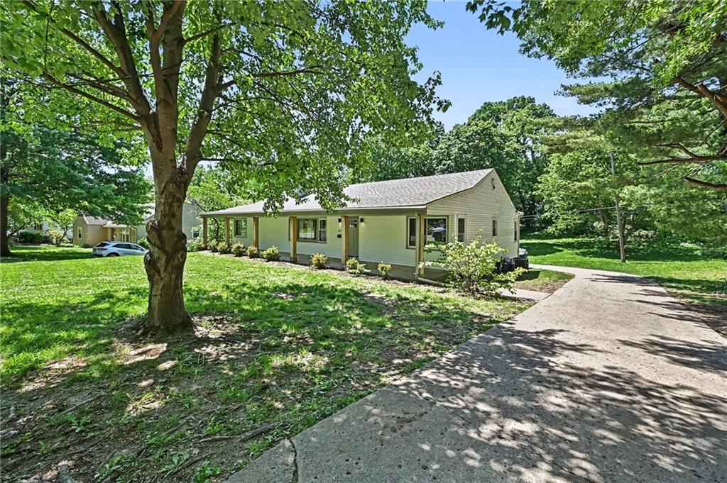 613 East Red Road Independence, MO 64055 - Photo 2 of 18
