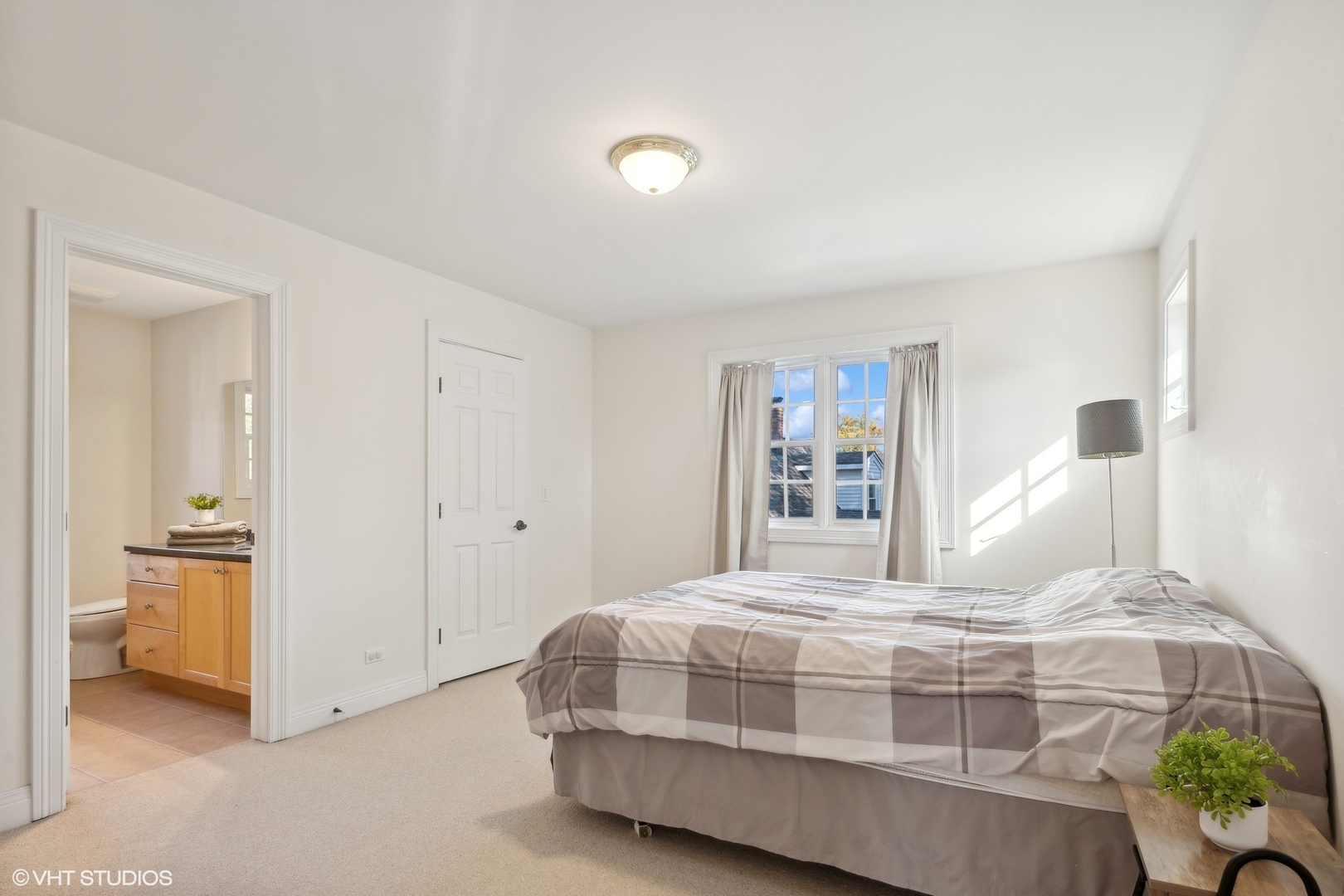 617 Hillside Road Glenview, IL 60025 - Photo 20 of 40 a bedroom with a bed and a lamp