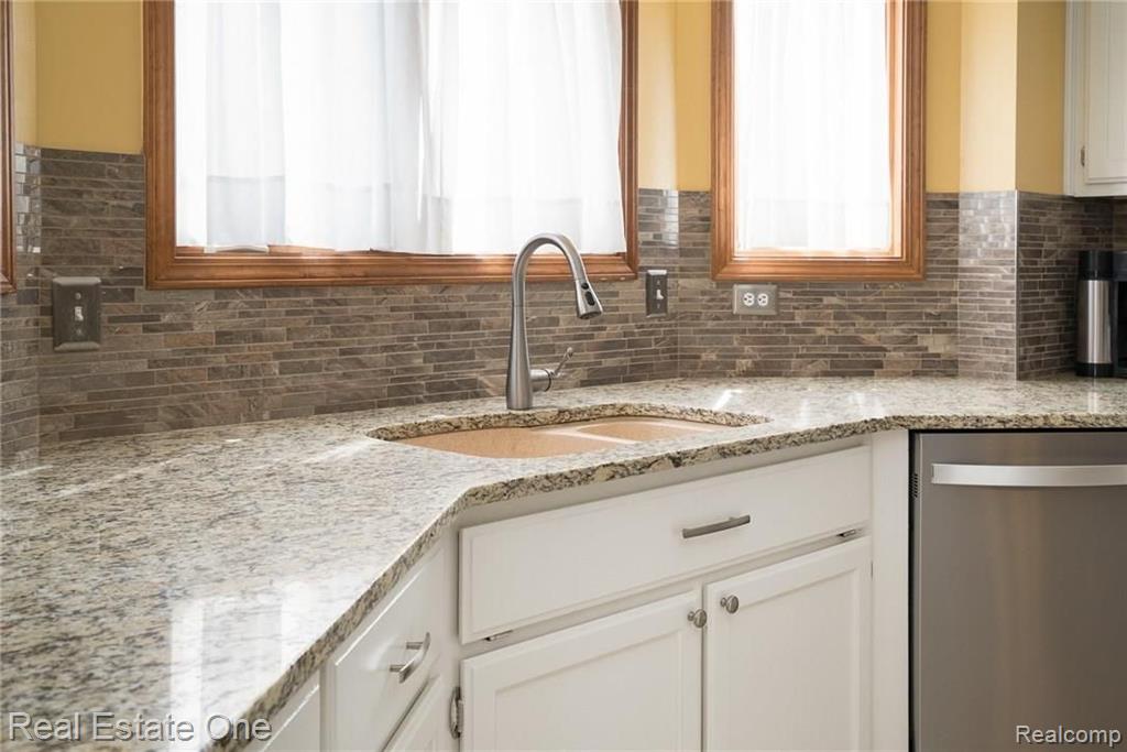 861 Norcross Drive Rochester Hills, MI 48307 - Photo 6 of 50