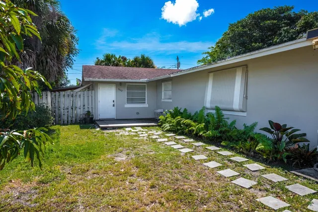 a view of a backyard with plants