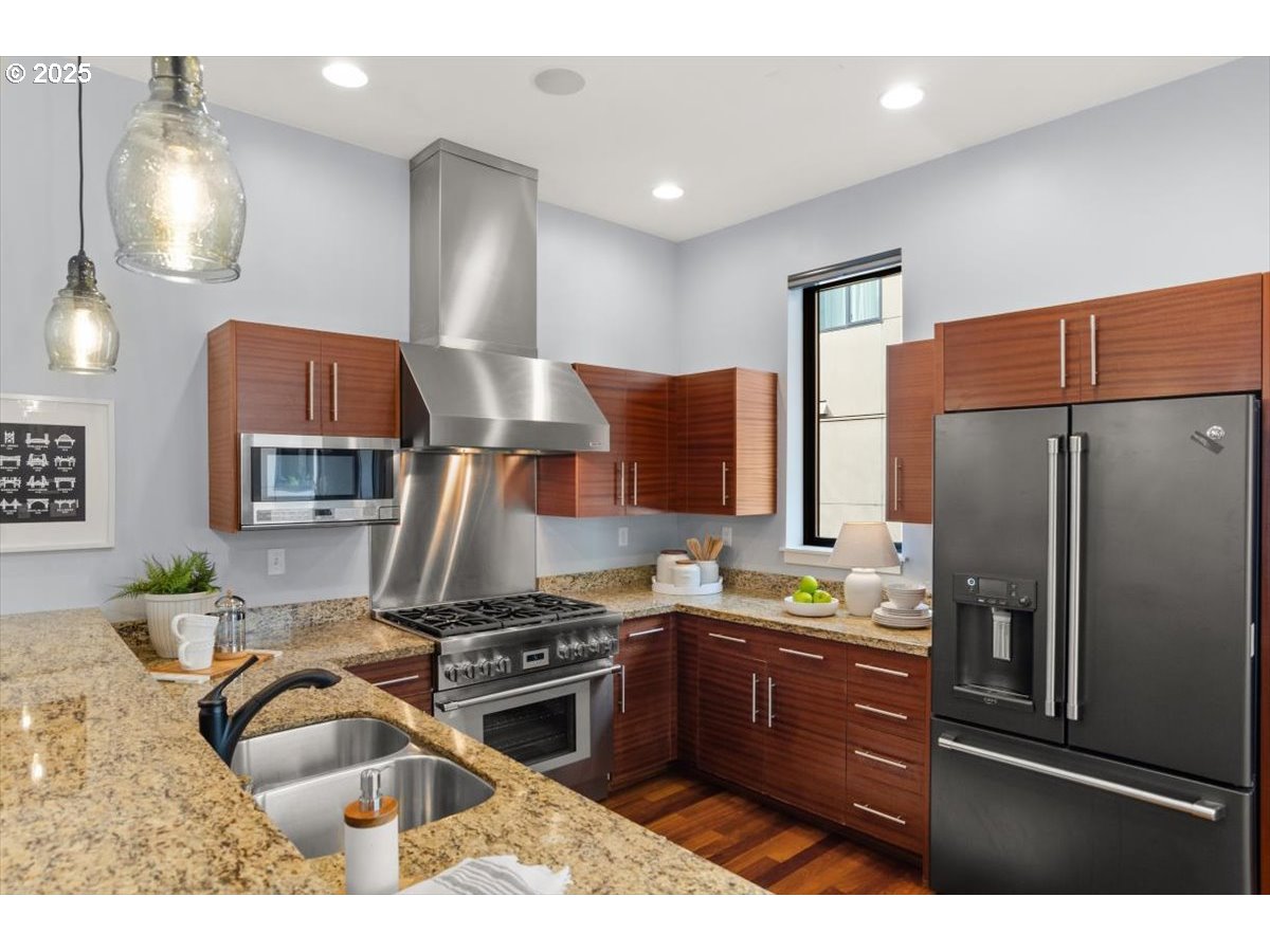 1622 Northwest Riverscape Street Portland, OR 97209 - Photo 11 of 40 Gallery Image 11