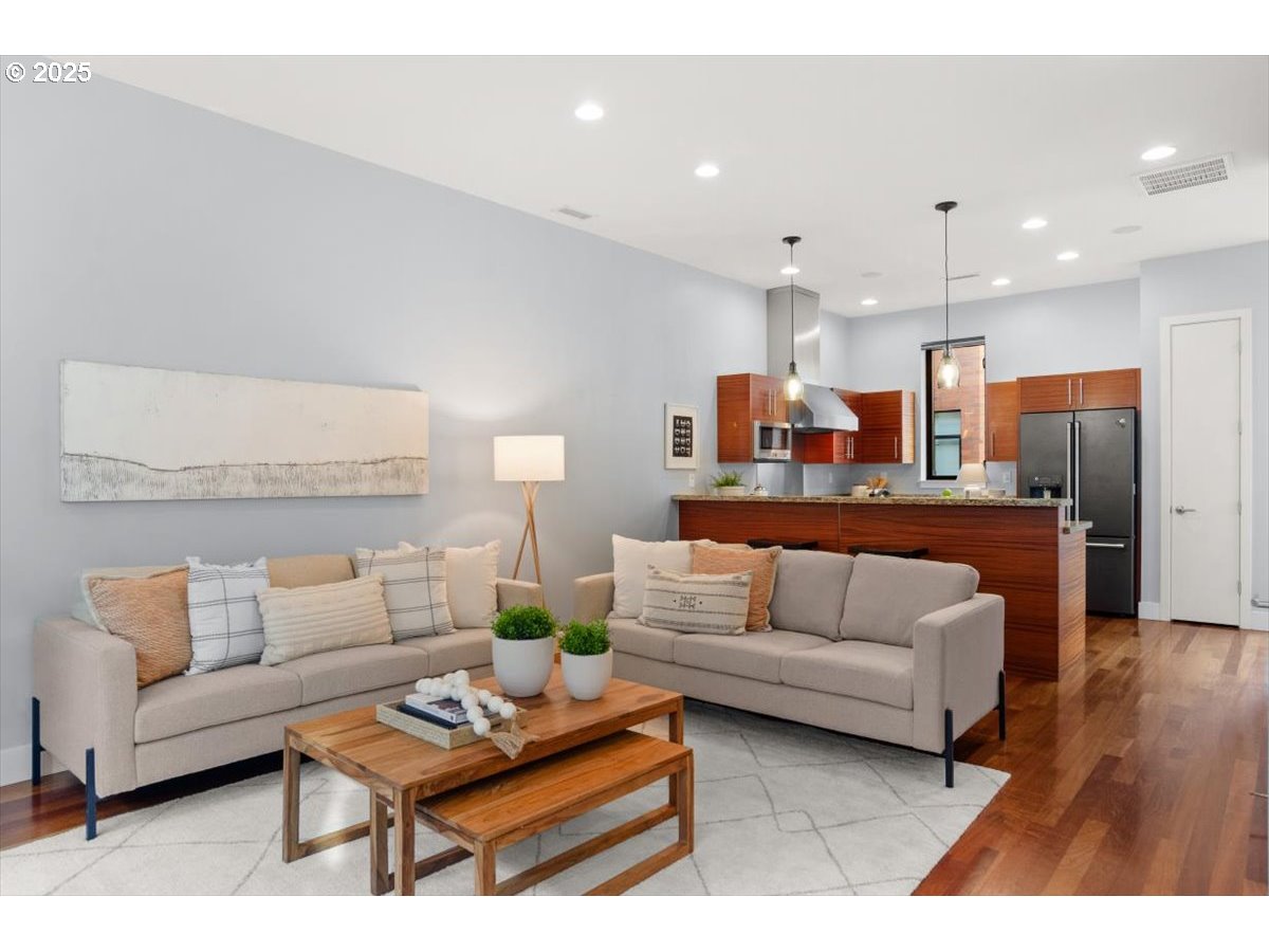 1622 Northwest Riverscape Street Portland, OR 97209 - Photo 7 of 40 Gallery Image 7