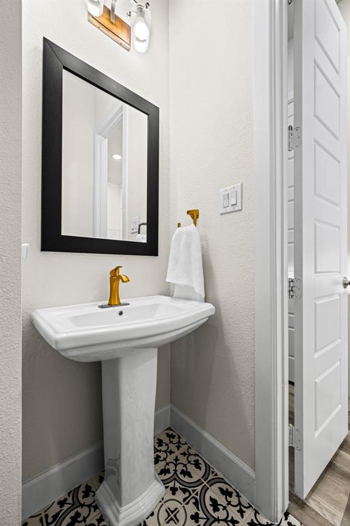 5325 Autumnbrook Court Dallas, TX 75209 - Photo 12 of 38 a bathroom with a sink and a mirror