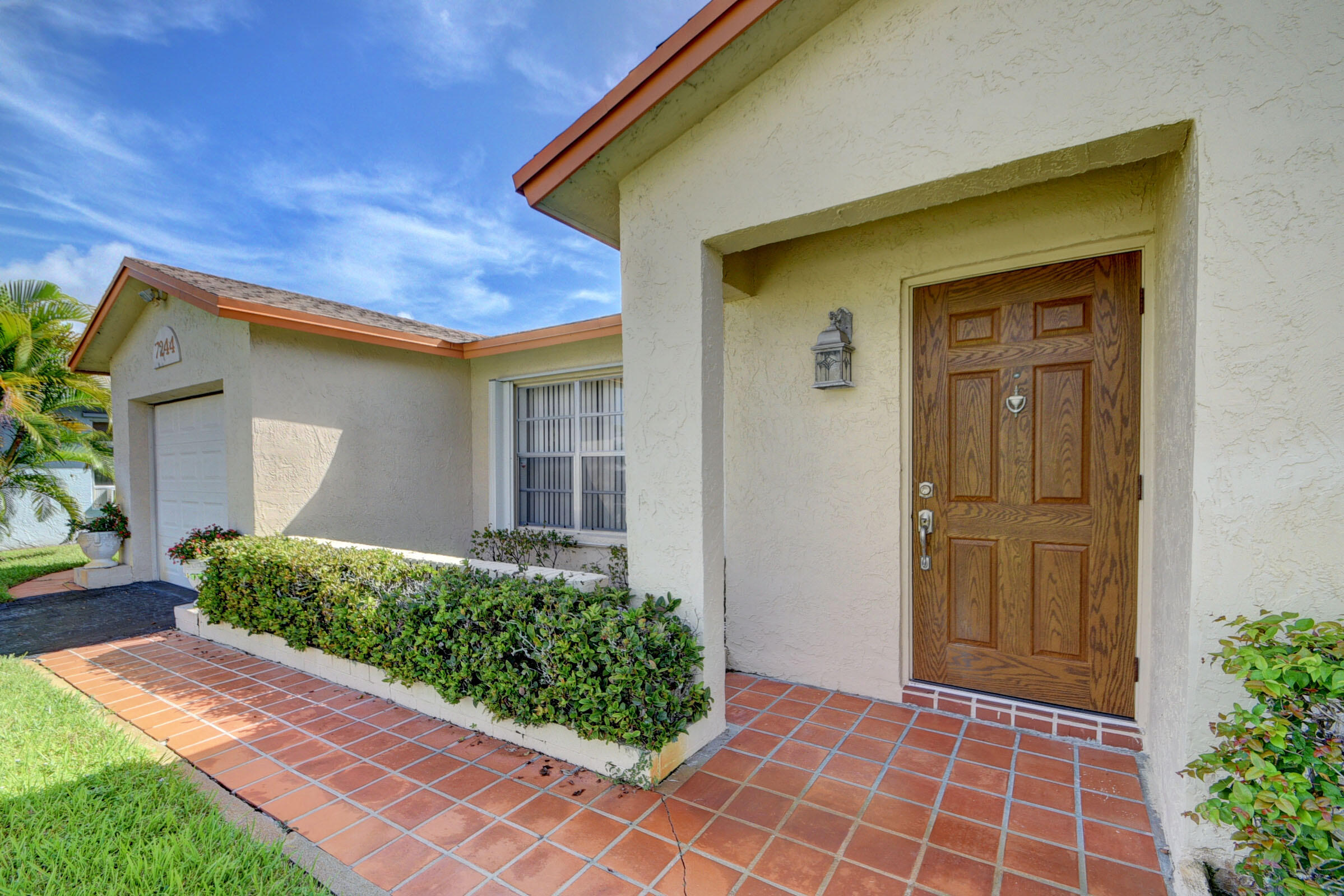 7244 Pine Forest Circle Lake Worth, FL 33467 - Photo 3 of 33 04_house (4)