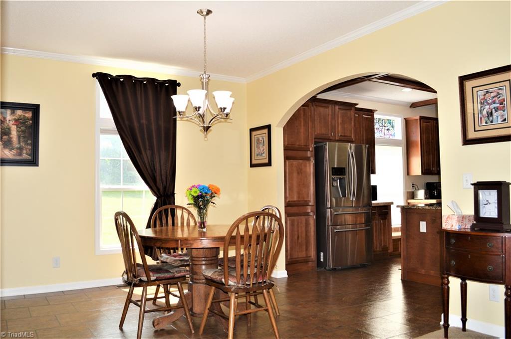 1387 Stewart Road Walnut Cove, NC 27052 - Photo 4 of 30 Dining room