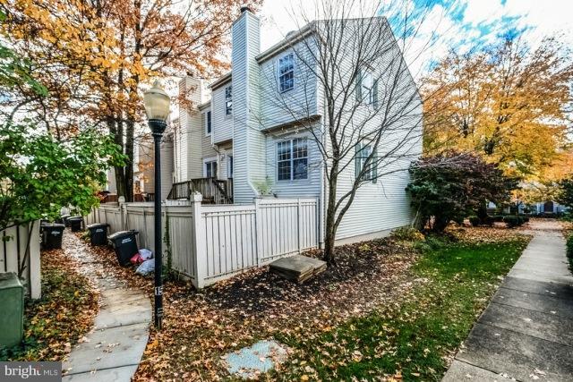 2396 Ridgehampton Court Reston, VA 20191 - Photo 6 of 15 Exterior (Rear)