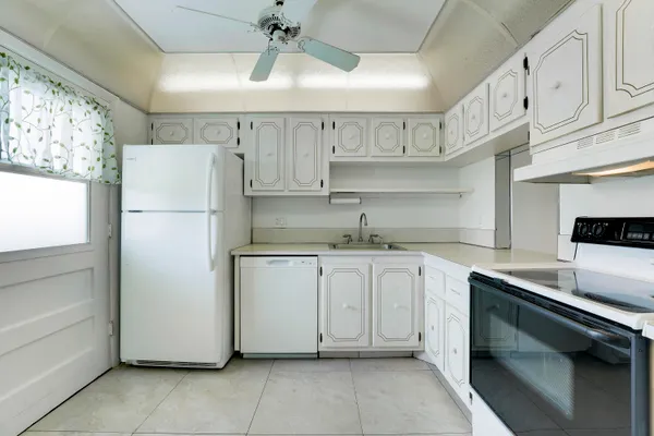 $1,895 | 6161 Northwest 2nd Avenue, Unit 520, Boca Raton, FL 33487